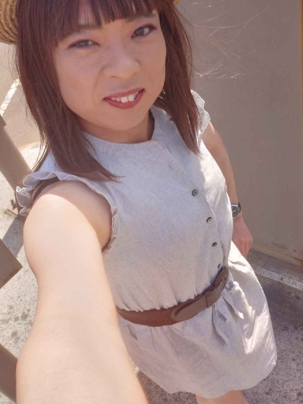 「シンプルコーデ、春夏コーデ、初夏コーデ、楽チンコーデ、ワンピース、オトナ女子、お洒落さんとつながりたい、古着コーデ」｜「SHIPSのアイテム（ワンピース、グレー系）」を使った、愛優葉♂さん（レディース・164cm）の春コーディネートの1枚目の写真
