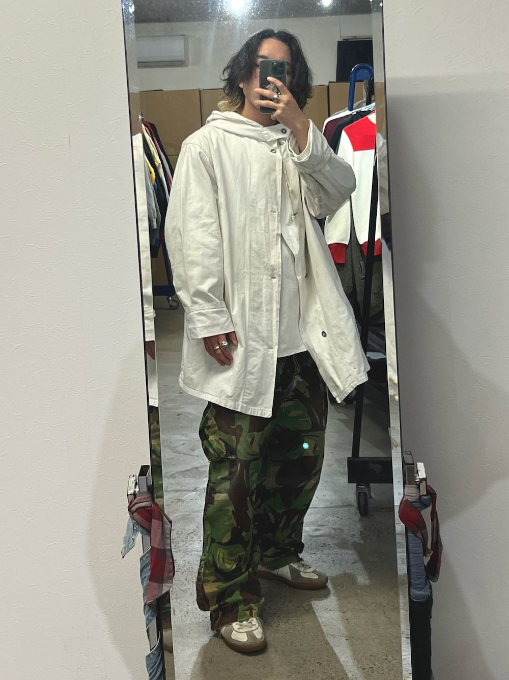 「スノーパーカー」｜「VINTAGEのアイテム（その他アウター、ホワイト系）」を使った、陽さん（メンズ・163cm）の秋コーディネートの1枚目の写真