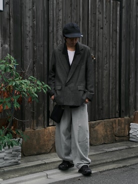 「アイテム（スウェットパンツ、グレー系）」を使った、にっしーさん（メンズ・180cm）の秋コーディネート