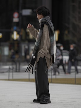 「アイテム（スラックス）」を使った、にっしーさん（メンズ・180cm・30代）の冬コーディネート