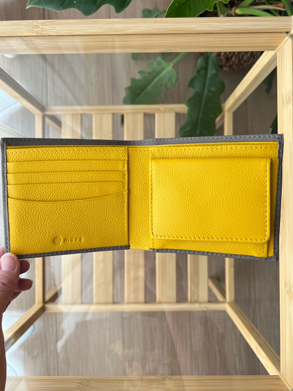 「財布、ムラ人、二つ折り財布、バイカラー、ウォレット、カラーアイテム」｜「MURAの牛革 ツートンカラー 隠しポケット付 スリム 二つ折り財布（財布、グレー系）」を使った、megmonさん（レディース・153cm）の夏コーディネートの1枚目の写真