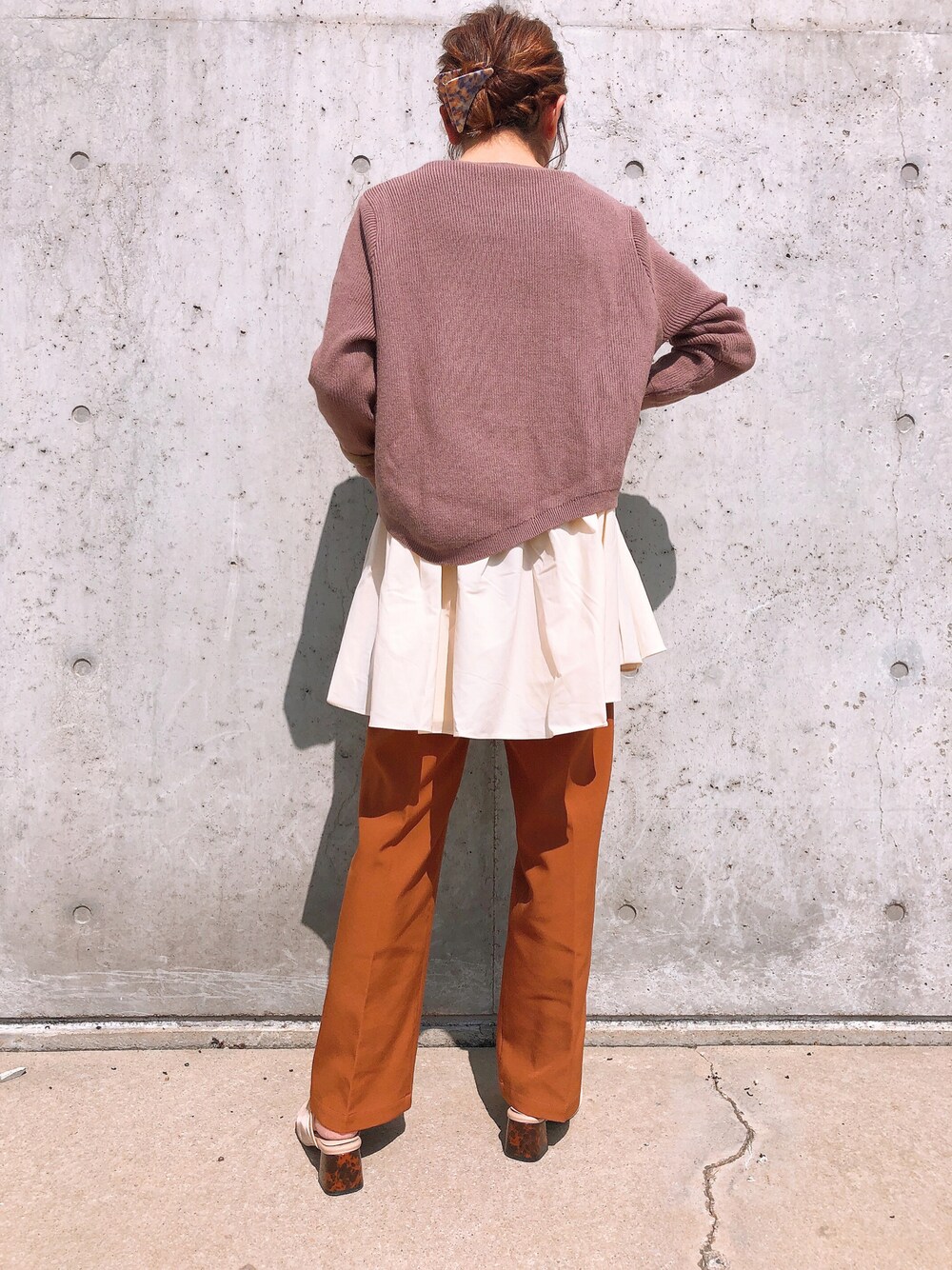 「秋服、秋コーデ、休日スタイル、ニット、アシンメトリー、ootd」｜「recaのアンバランスフレアヘムニット（ニット/セーター、ブラウン系）」を使った、megmonさん（レディース・152cm）の秋コーディネートの1枚目の写真