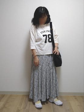 「INTER FACTORY（インターファクトリー）のアイテム（スカート）」を使った、mochaさん（レディース・155cm）の秋コーディネート