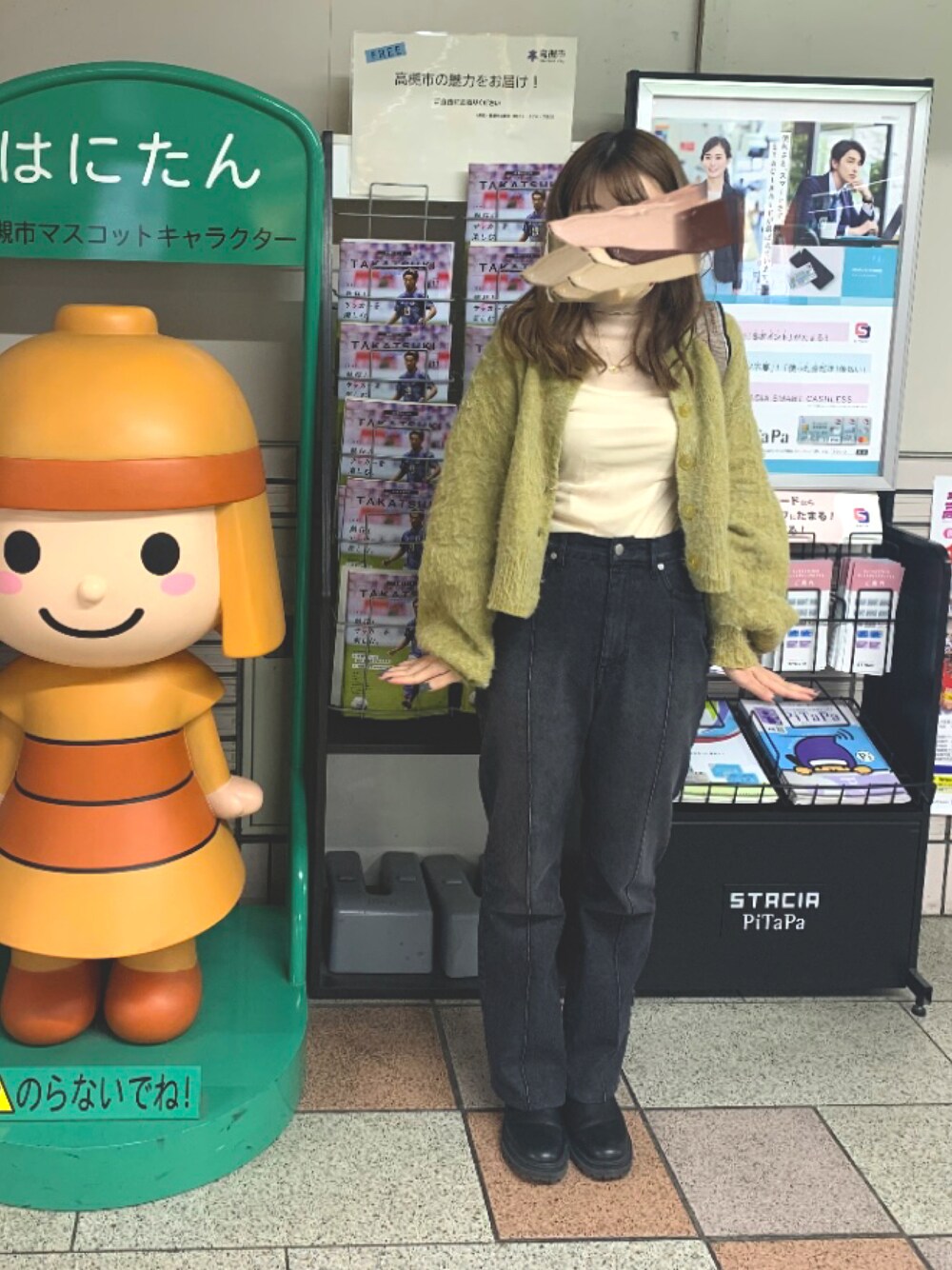 「archivesのセンターシームデニム（デニムパンツ、ブラック系）」を使った、ユさん（レディース・153cm）の秋コーディネートの1枚目の写真