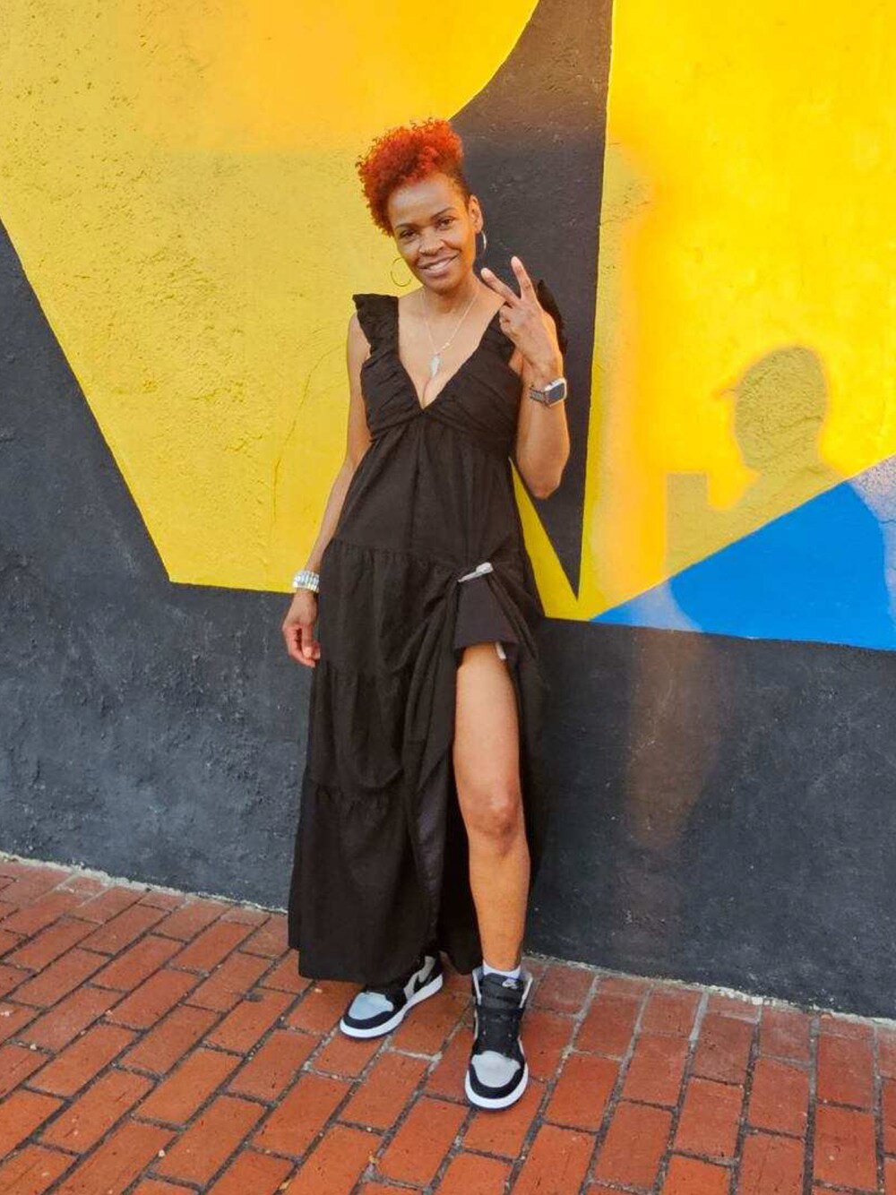「blackdress、jordan1、fashionista、STYLE、outfitoftheday、ootd、sneakers、sneakherstyle、mystyle、look of the day」｜「JASON WUのアイテム（ドレス、ブラック系）」を使った、Fonda Johnsonさん（レディース・163cm）の秋コーディネートの1枚目の写真
