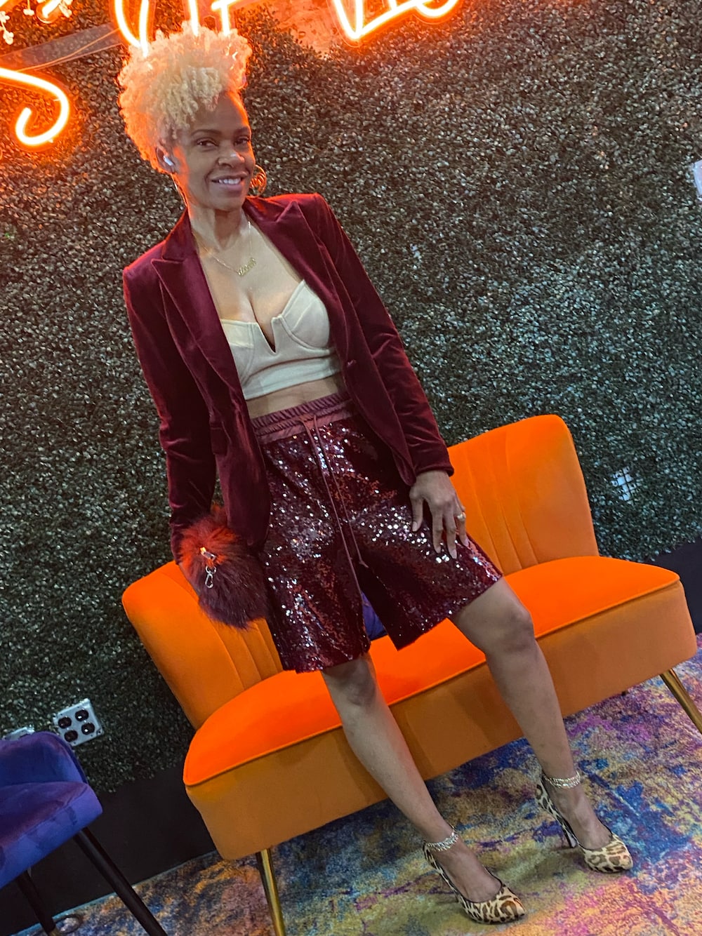 「sequinshorts、blazer、streetstyle、fashionista、STYLE、leopard、heels、shorts、outfit、ootd」｜「ZARAのアイテム（その他パンツ、その他）」を使った、Fonda Johnsonさん（レディース・163cm）の秋コーディネートの1枚目の写真
