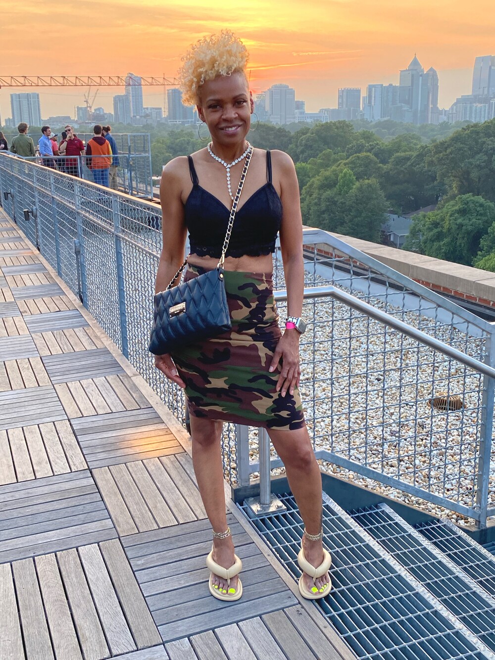 「summer、camouflage、skirt、outfit、ootd、fashionista、fashion、STYLE、stylish、lookbook」｜「VALENTINOのアイテム（ショルダーバッグ、ブラック系）」を使った、Fonda Johnsonさん（レディース・163cm）の夏コーディネートの1枚目の写真