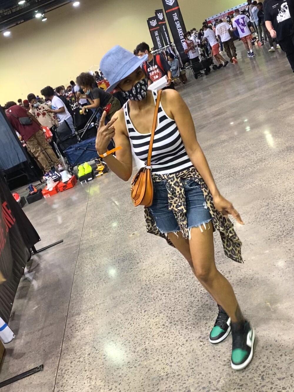 「nikejotdan1、NIKE、mixedprints、outfitoftheday、outfit、fashionmyway、stripes、cheetahprint、leopard、STYLE、lotd、ootd」｜「Nike jordan1のアイテム（スニーカー、ブラック系）」を使った、Fonda Johnsonさん（レディース・163cm）の夏コーディネートの1枚目の写真