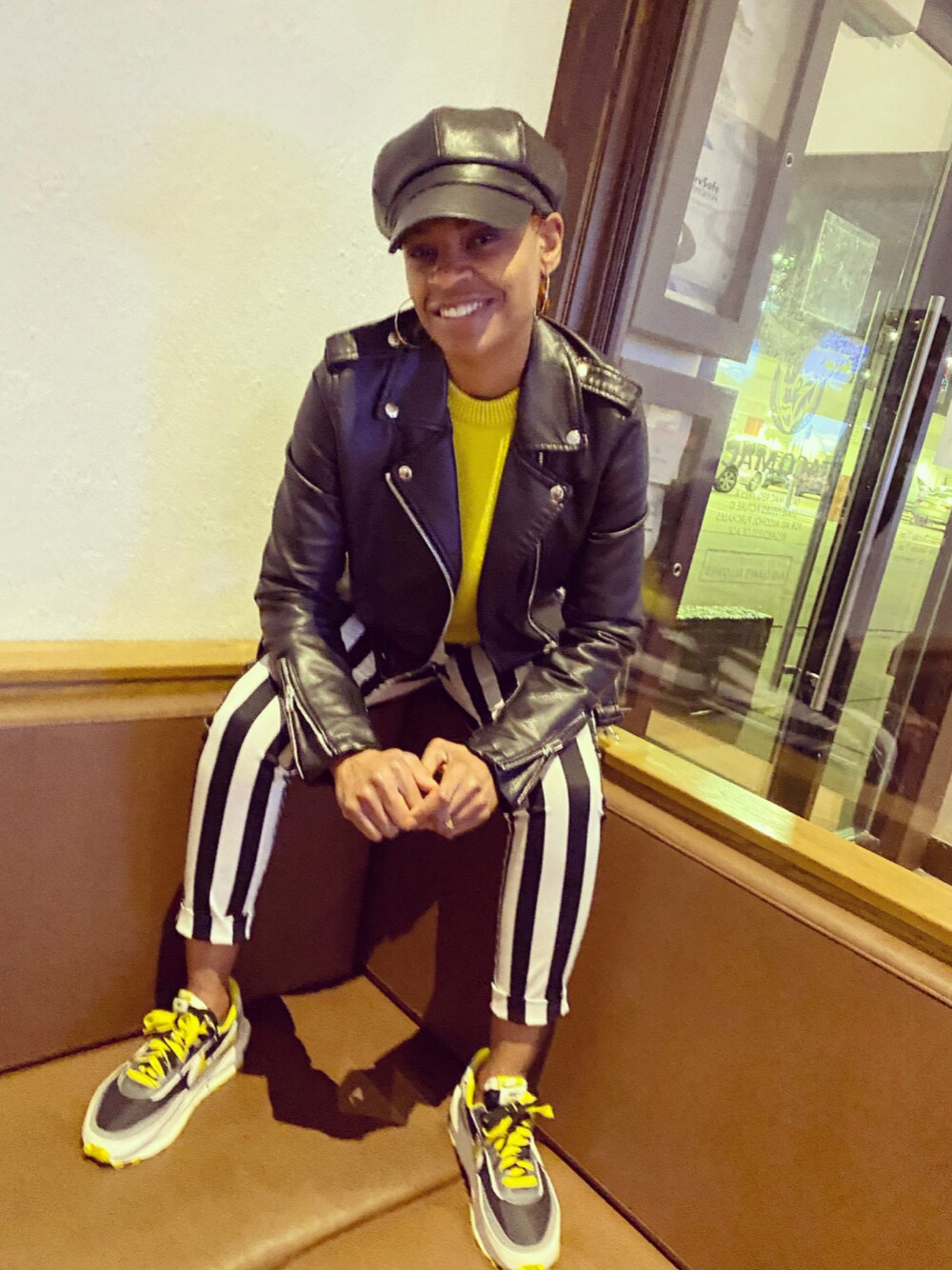 「nikesacai、black and white、STYLE、ootd、fashionista、stripes、hat、lotd、MotoJacket、mystyle」｜「NIKEのアイテム（スニーカー、ブラック系）」を使った、Fonda Johnsonさん（レディース・163cm）の冬コーディネートの1枚目の写真