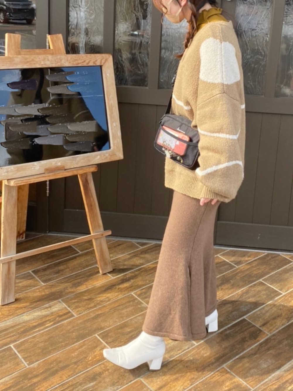 「マーメイドスカート、淡色コーデ、淡色女子、ニット、カフェコーデ、ブラウン、ブラウンコーデ、ブーツコーデ、シンプル、大学生、ベージュコーデ、カフェ巡り、マーメイド、20代」｜「mecherieのアイテム（スカート、ブラウン系）」を使った、むう🍎🍏さん（レディース・157cm）の冬コーディネートの1枚目の写真
