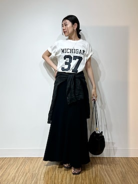 「Whim Gazette（ウィムガゼット）のフロントナンバーTシャツ（Tシャツ/カットソー、ホワイト系）」を使った、あさのさん（レディース・160cm）の春コーディネート