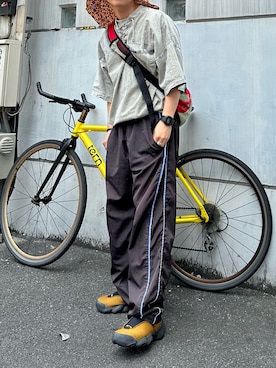 「ezzewearのアイテム（Tシャツ/カットソー、グレー系）」を使った、tsukasa さん（メンズ・165cm）の春コーディネート