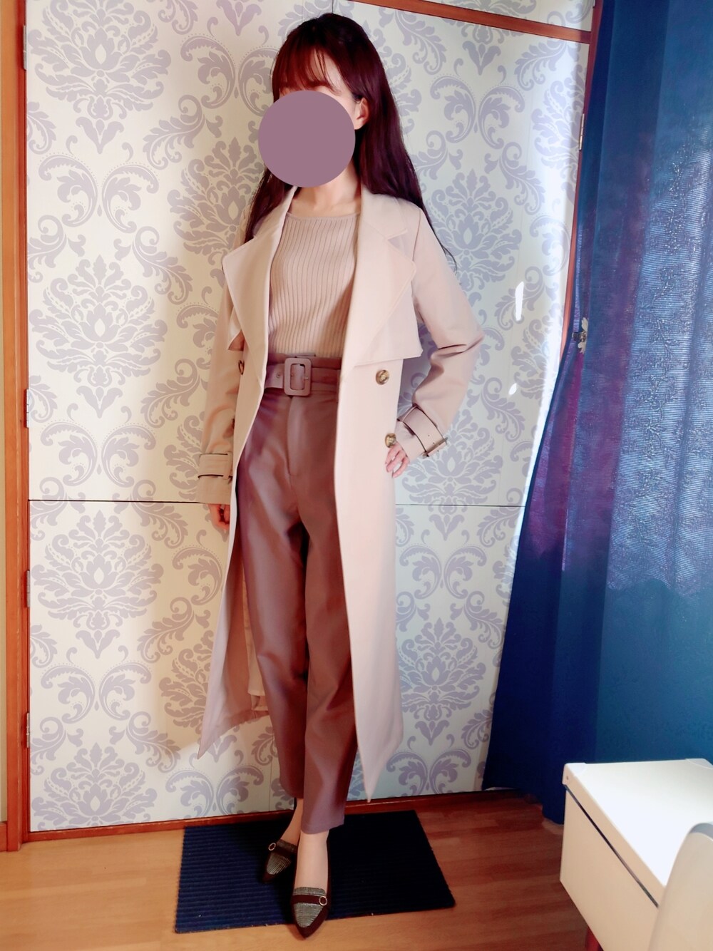 「骨格ウェーブ、骨格診断ウェーブ、パーソナルカラーサマー、ブルベ夏、リブニット、くすみピンク、くすみカラー、ベルト付き、ハイウエスト、パンツスタイル、テーパードパンツ、トレンチコート、ロングトレンチコート」｜「Fabulous Angelaの前後2WAYミドル丈ニット（ニット/セーター、ブラウン系）」を使った、みやのさん（レディース・160cm）の春コーディネートの2枚目の写真