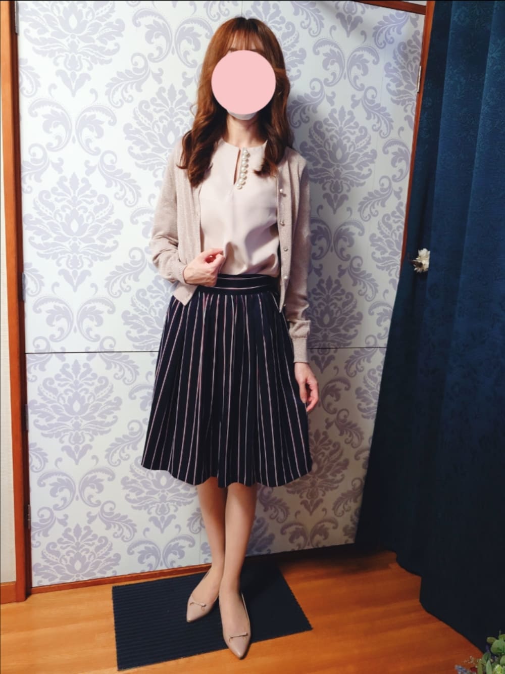 カーディガン/ボレロを使った「ピンクブラウス」の人気ファッション 