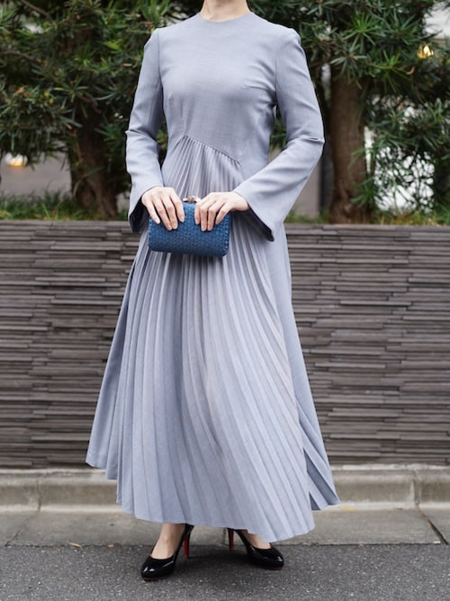 【美品】mame kurogouchi カーブプリーツドレス　グレー mame（マメ）の「Mame Kurogouchi（マメ クロゴウチ）カーブ