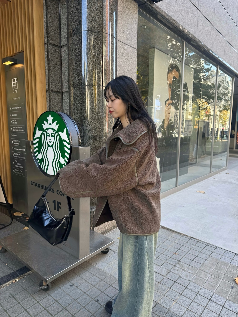 「最近のいい感じコーデ、クリスマスに着たい服、ニットコーデ、冬のコーデ、着回しコーデ、ボアコート、ボアジャケット、デニム、赤ニット、カジュアルスタイル、mline、ootd」｜「mlineの[mline]配色ボアジャッケット（その他アウター、ブラウン系）」を使った、たけかわ ななさん（レディース・162cm）の冬コーディネートの1枚目の写真