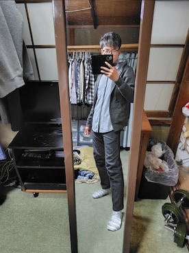 「しまむら（シマムラ）のアイテム（パーカー、ブラック系）」を使った、わっきいさん（メンズ・172cm）の春コーディネート