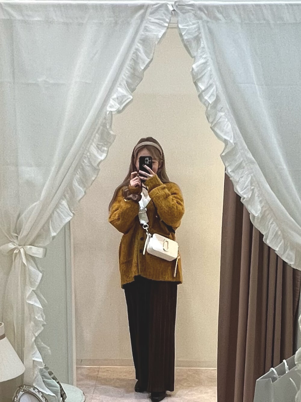 「低身長女子、紅葉」｜「MARC JACOBSのアイテム（ショルダーバッグ、ホワイト系）」を使った、ANさん（レディース・148cm）の春コーディネートの1枚目の写真