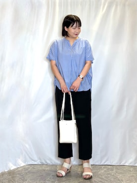 「SHOO・LA・RUE（シューラルー）の【洗濯機可/体型カバー】とろみタックスキッパーブラウス（シャツ/ブラウス、ブルー系）」を使った、ネリさん（レディース・162cm）の夏コーディネート