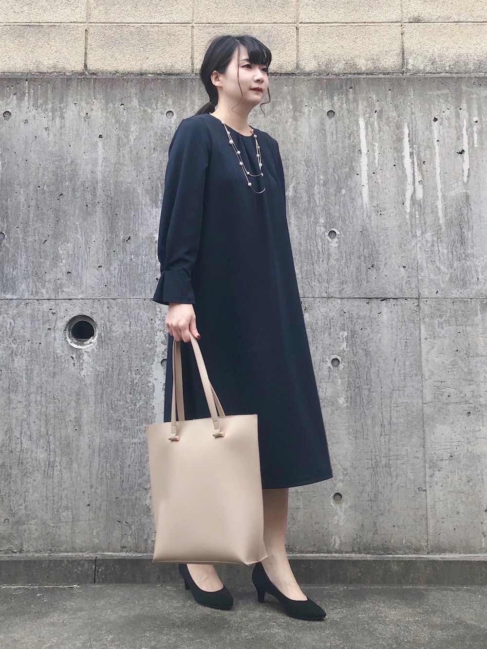 「ワンピース、七五三、卒業式、入学式、通勤コーデ、オフィスカジュアル、お仕事コーデ、お宮参り、参観日コーデ、シューラルー」｜「DRESKIPのお袖フレアータックワンピース（ワンピース、ブルー系）」を使った、ネリさん（レディース・162cm）の冬コーディネートの1枚目の写真