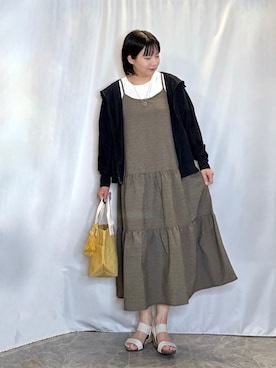 「SHOO・LA・RUE（シューラルー）の【ひんやり/UV/S-LL/洗濯機可】手の甲から首元まで隠れる 指穴つき ドルマンパーカー（カーディガン/ボレロ、ブラック系）」を使った、ネリさん（レディース・162cm）の夏コーディネート