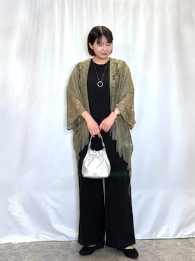 「アイテム（ポンチョ）」を使った、ネリさん（レディース・162cm）の春コーディネート