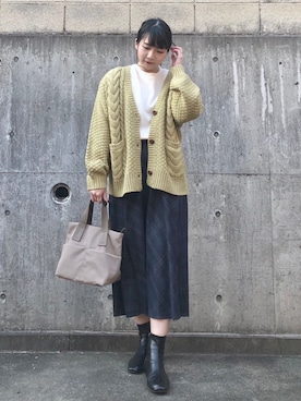 「ケーブルカーディガン」｜「アイテム（スウェット）」を使った、ネリさん（レディース・162cm）の冬コーディネート