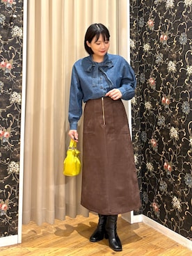 「SHOO・LA・RUE（シューラルー）の【S-LL/洗濯機可】華やぐデニムボウタイリボンシャツ（シャツ/ブラウス、ブルー系）」を使った、ネリさん（レディース・163cm）の秋コーディネート