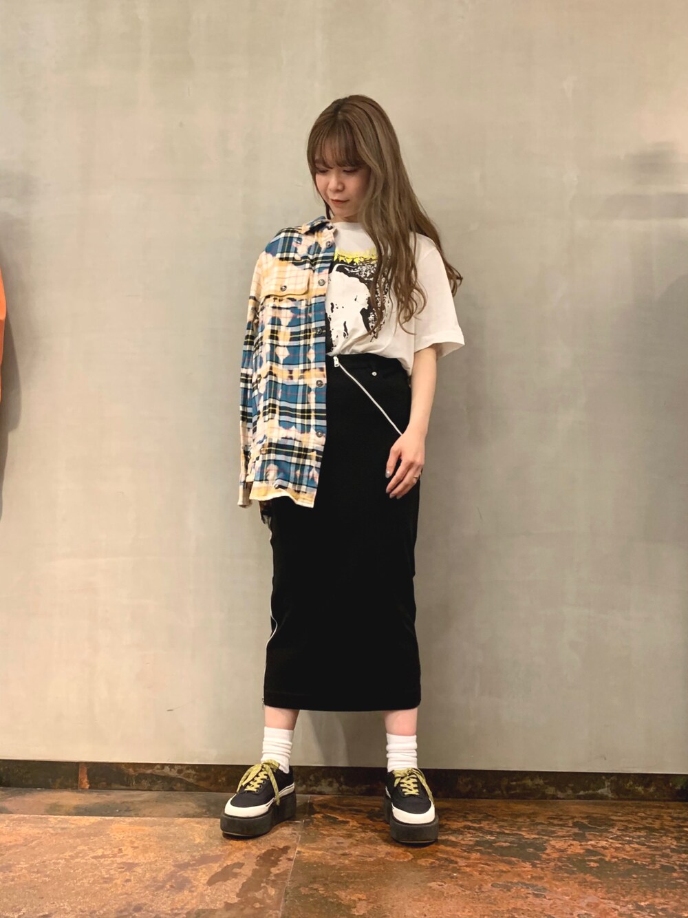 DIESELのスカートを使った「タイトスカート」の人気ファッション