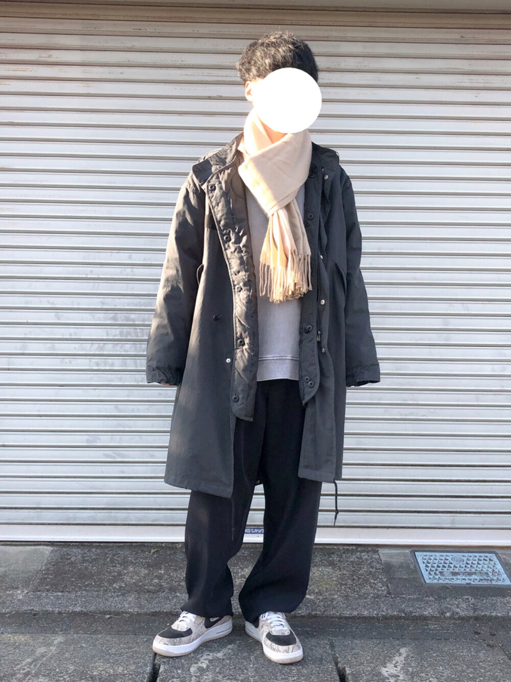 「冬のコーデ、ストリート、ミリタリーコーデ、M65、冬アウター、マフラーぐるぐる、カジュアルスタイル」｜「SENSE OF PLACE by URBAN RESEARCHのURTECHエクストラルーズケミカルスウェット（スウェット、パープル系）」を使った、りゅうさん（メンズ・172cm）の冬コーディネートの1枚目の写真