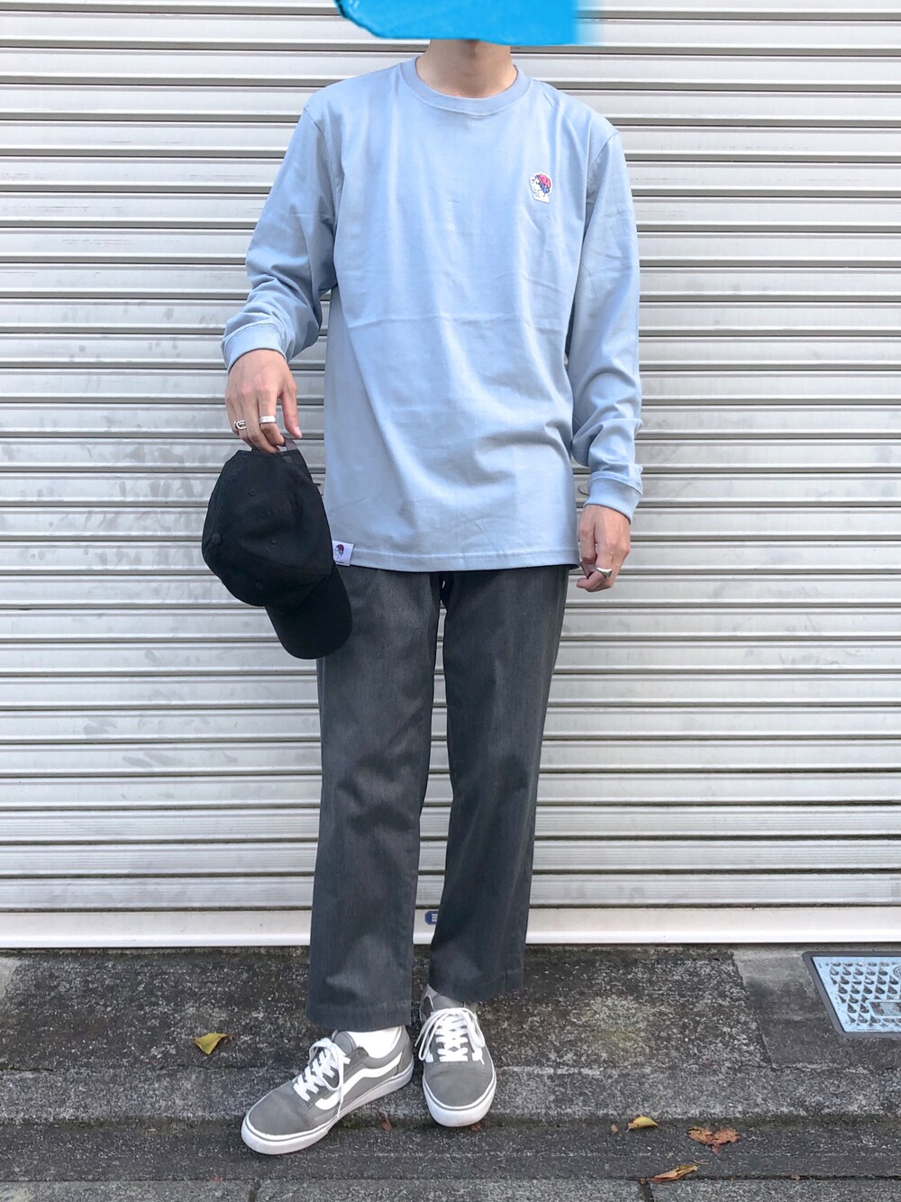 「キャップ、リラックススタイル、ピクニック、今日のコーデ、オトナカジュアル、スラックス」｜「komadoのアイテム（Tシャツ/カットソー、ブルー系）」を使った、りゅうさん（メンズ・172cm）の秋コーディネートの1枚目の写真