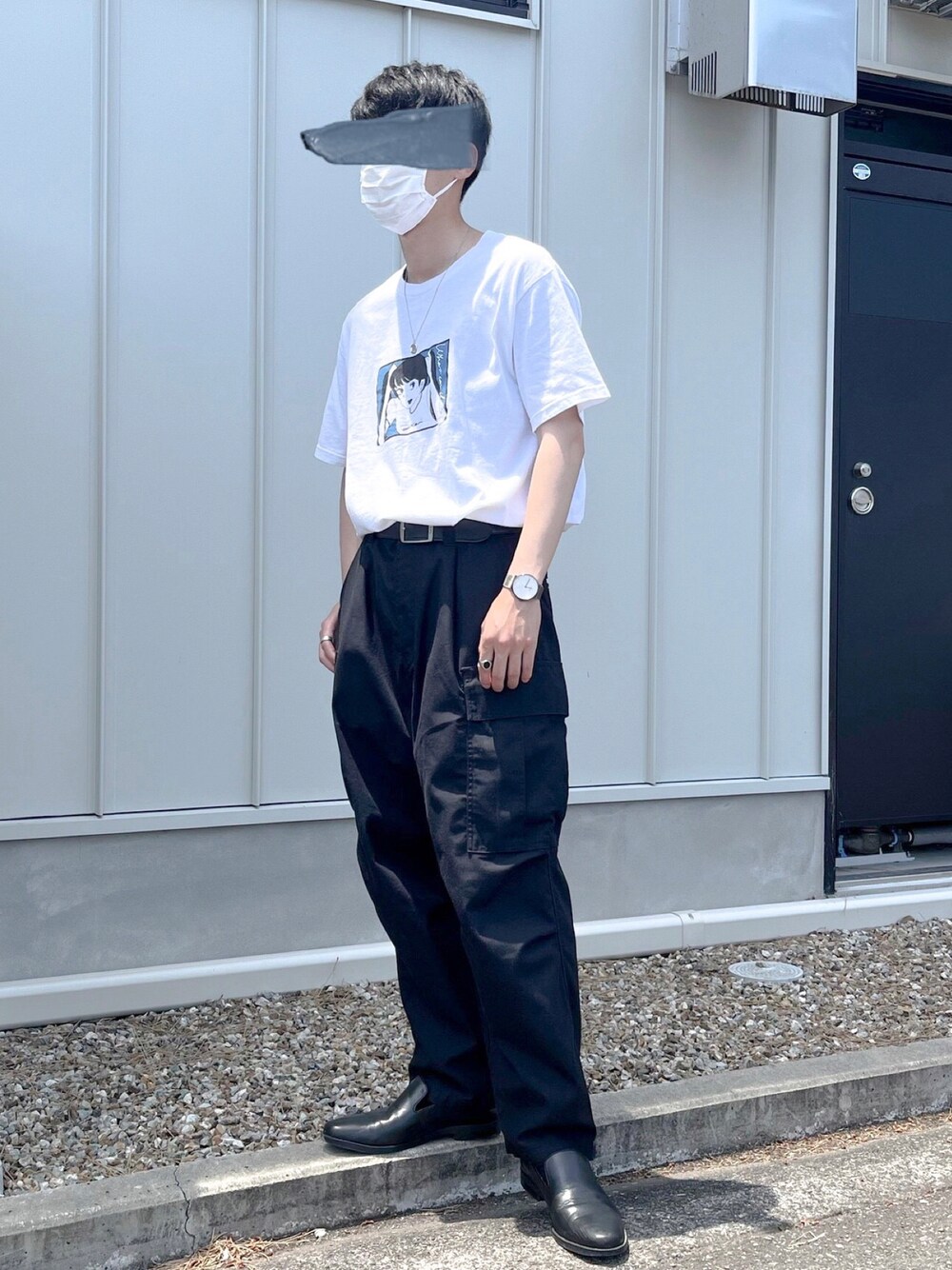 「真夏のアクティブスタイル、リラックススタイル、オーバーサイズ、ワイドパンツ、カーゴパンツ」｜「FREAK'S STOREのWEB限定 6ポケット ワイドシルエット カーゴパンツ（カーゴパンツ、ブラック系）」を使った、りゅうさん（メンズ・172cm）の秋コーディネートの1枚目の写真