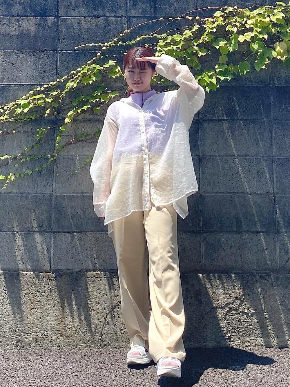 「アツいコーデ全部見せ、カジュアルコーデ、夏コーデ、シンプル、きれいめカジュアル、低身長女子、カラーコーデ、楽チンコーデ、リラックススタイル、シアーシャツ、スポーツサンダル、骨格ウェーブ、低身長コーデ、夏セールで買いました」｜「GRLのセンタープレスストレートパンツ（その他パンツ、イエロー系）」を使った、ayaneさん（骨格ウェーブ・レディース・153cm）の夏コーディネートの1枚目の写真
