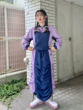 「アイテム（ナイロンジャケット、パープル系）」を使った、ayaneさん（レディース・153cm）の秋コーディネート
