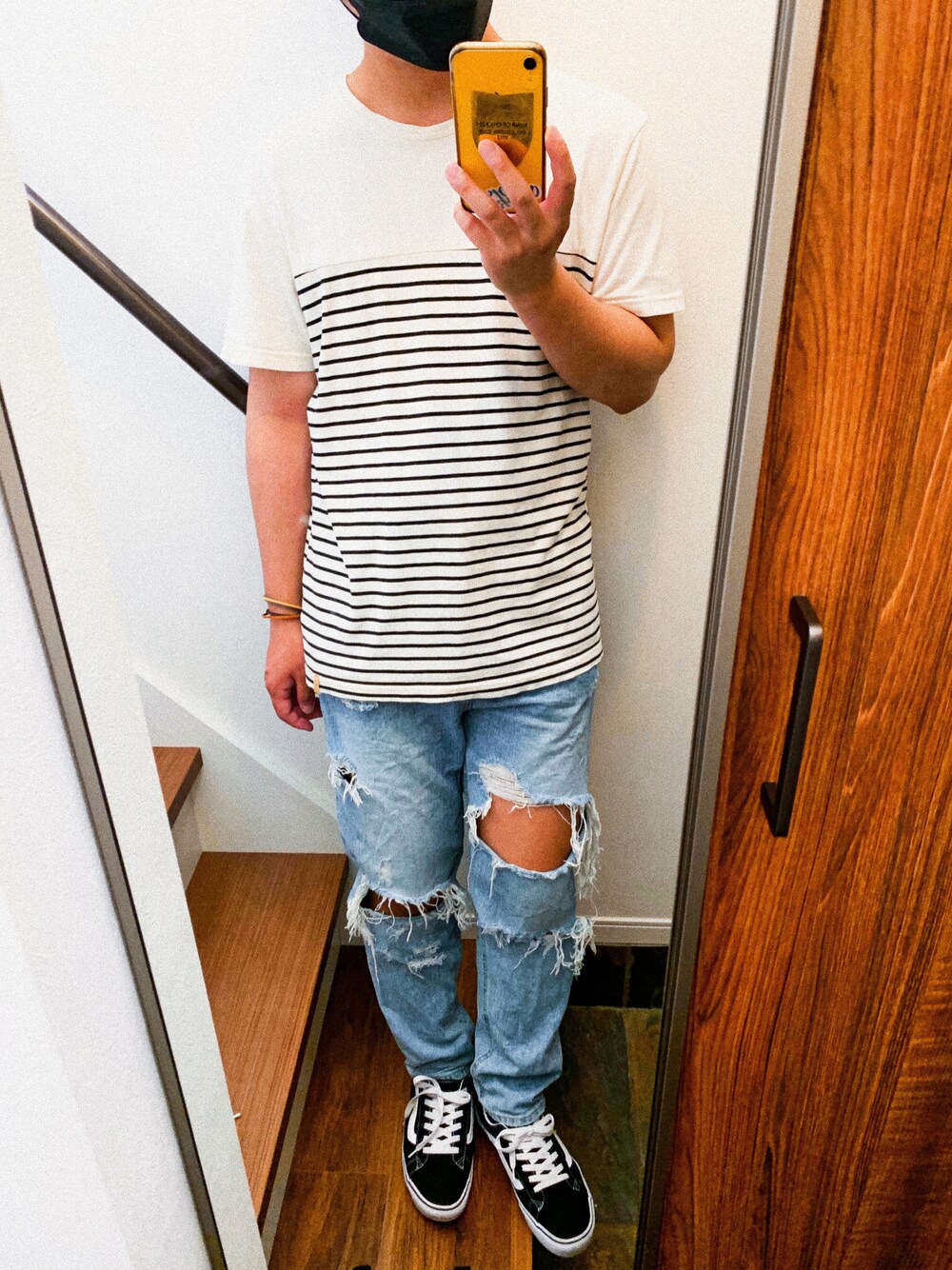 「ootd、ootdtw、ストライプ、ダメージデニムパンツ、夏、夏コーデ、カジュアルコーデ、VANS」｜「50% Fifty Percentのアイテム（Tシャツ/カットソー、ホワイト系）」を使った、Tomo.twさん（メンズ・172cm）の夏コーディネートの1枚目の写真