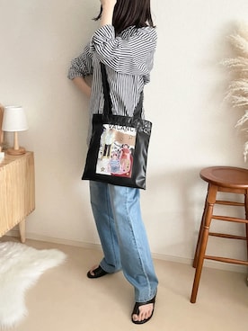 「VACANCY（ヴァカンシー）の【Akari Kuramoto×VACANCY】コラボコラージュイラストマルチトート（トートバッグ）」を使った、TOMOさん（レディース・154cm）の夏コーディネート