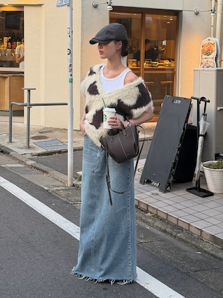 「AKTE(アクテ)のIラインデニムマキシスカート(デニムスカート)」を使った、K A R E Nさん(レディース・167cm)の秋コーディネート