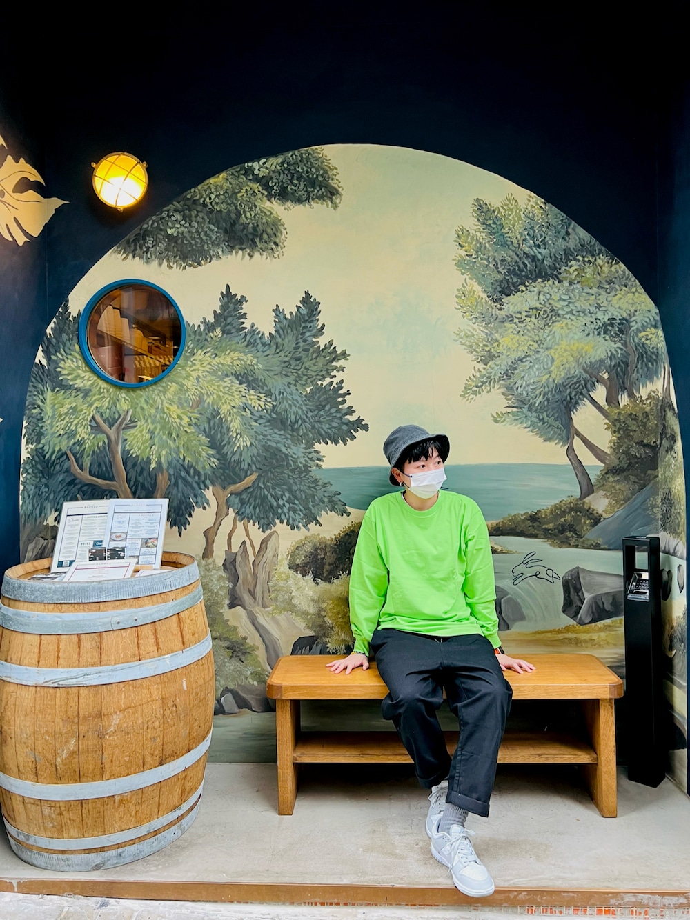 「ootd、街頭穿搭、休閒、日系極簡」｜「spaceworkerのアイテム（パンツ、ブラック系）」を使った、heybeeさん（メンズ・172cm）の冬コーディネートの1枚目の写真