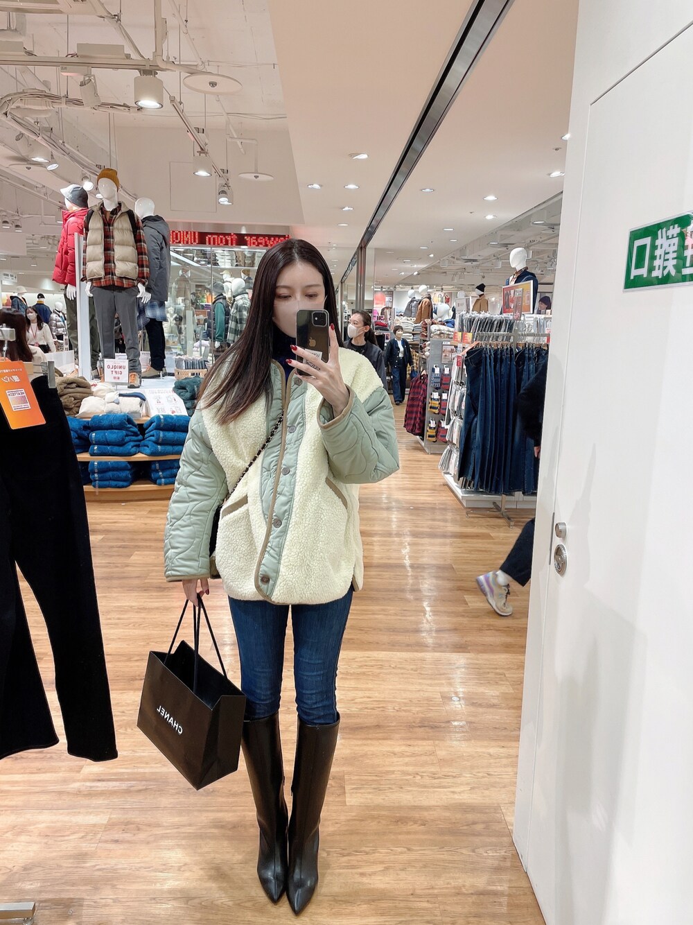 「ECRIRE、エクリール、秋のコーデ、秋、大人女子、冬コーデ、パンツスタイル、ロングブーツ、スキニーデニム」｜「ECRIREの【miho.a.nicoコラボ】キルティングジャケット（ノーカラージャケット、ホワイト系）」を使った、RUIさん（レディース・165cm）の秋コーディネートの1枚目の写真