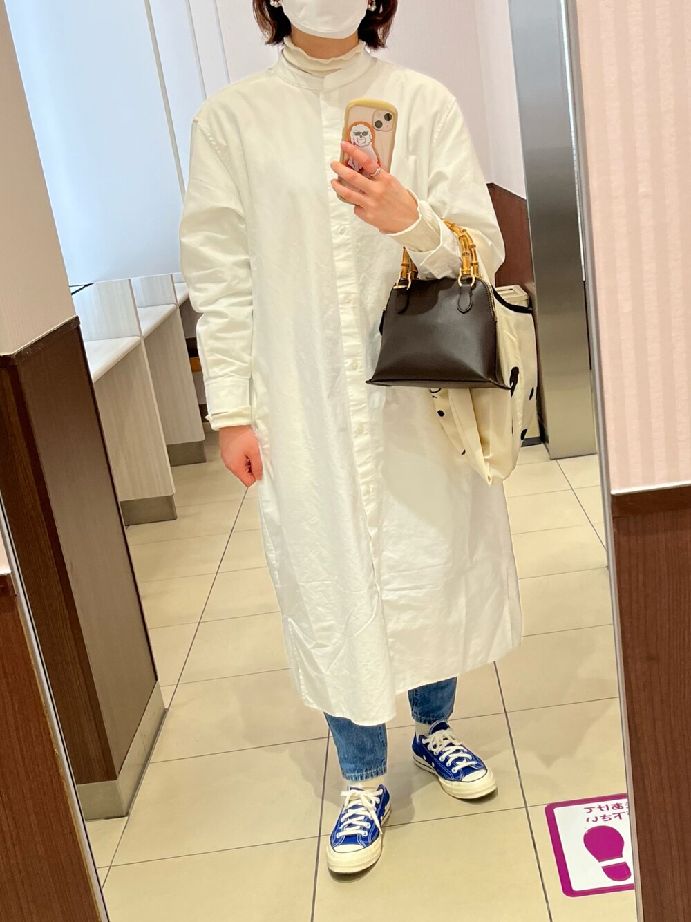 「無印良品、URBAN RESEARCH、LOWRYS FARM、converse、ct70」｜「無印良品のアイテム（シャツワンピース、ホワイト系）」を使った、瑛さん（レディース・161cm）の春コーディネートの1枚目の写真