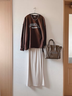 「CELINE」｜「アイテム（スウェット）」を使った、teey+さん（レディース・155cm）の秋コーディネート
