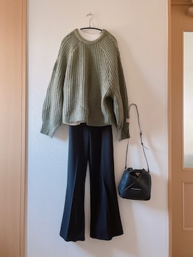 「GRL（グレイル）のセンターピンタックフレアパンツ（その他パンツ）」を使った、teey+さん（レディース・155cm）の秋コーディネート
