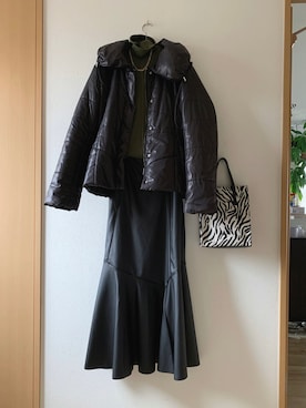 「レザースカート」｜「アイテム（ダウンジャケット/コート）」を使った、teey+さん（レディース・155cm）の冬コーディネート