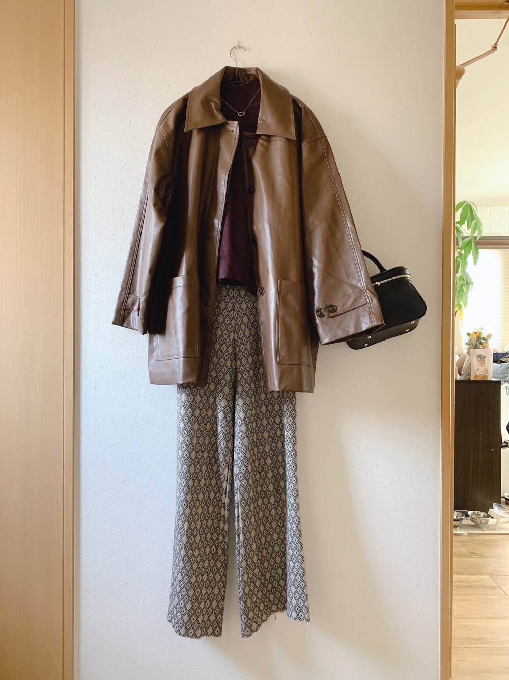 「レザージャケット、ニット、ダイヤ柄、ニットパンツ、amiur、GU、ANDJ、バニティバッグ、低身長、オトナ女子」｜「GUのアイテム（ニット/セーター、ブラウン系）」を使った、teey+さん（レディース・155cm）の冬コーディネートの1枚目の写真