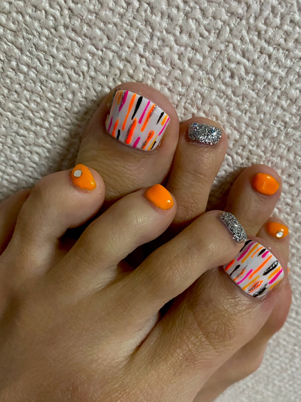 「フットネイル 夏」｜「NAILSのアイテム（その他、オレンジ系）」を使った、ミーさん（レディース・159cm）の夏コーディネートの1枚目の写真