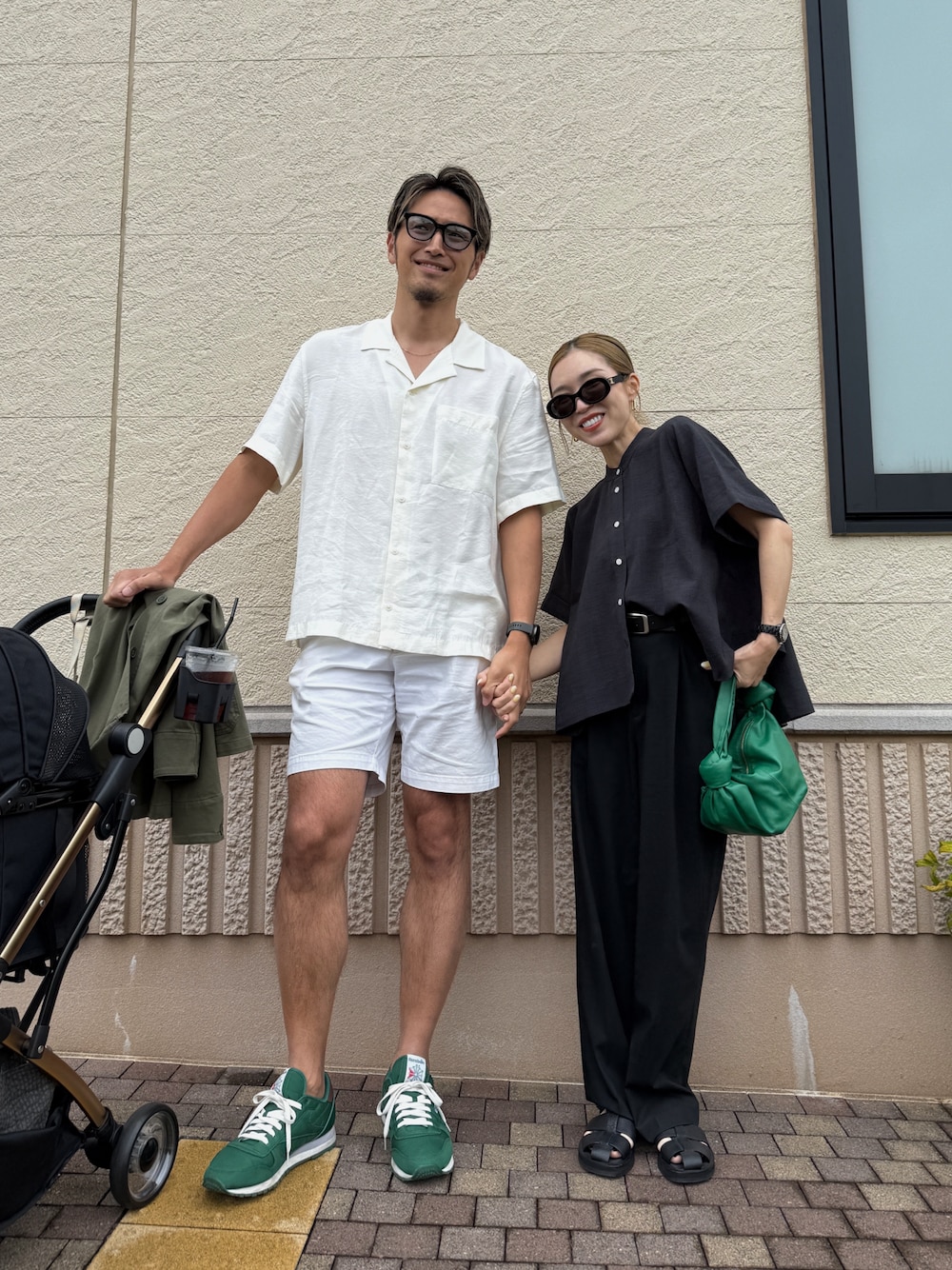 「夏ルックで気分アップ、夏コーデ、半袖シャツ、グルカサンダル、ブラックコーデ、ブラック、シャツスタイル、スラックス、カラー×コーデ、40代ファッション、大人カジュアル、シンプルコーデ、きれいめカジュアル、休日スタイル」｜「for/cの[新色追加]リネンライクバンドカラーブラウス【サスティナブル】（シャツ/ブラウス、ブラック系）」を使った、Oo.hiro.oOさん（骨格ナチュラル・レディース・159cm）の夏コーディネートの1枚目の写真