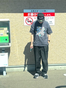 「MONO-MART（モノマート）のヴィンテージライクアソートグラフィック半袖Tシャツ/FLOWER&SKULL（Tシャツ/カットソー、ブラック系）」を使った、マドンさんさん（メンズ・175cm）の秋コーディネート
