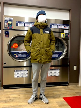 「シュプリーム」｜「アイテム（スウェットパンツ）」を使った、マドンさんさん（メンズ・175cm）の春コーディネート