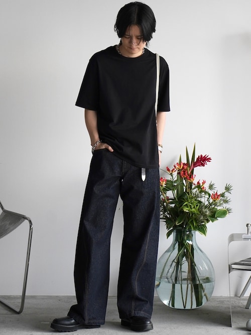 VINTAGE WASHED CURVED DENIM