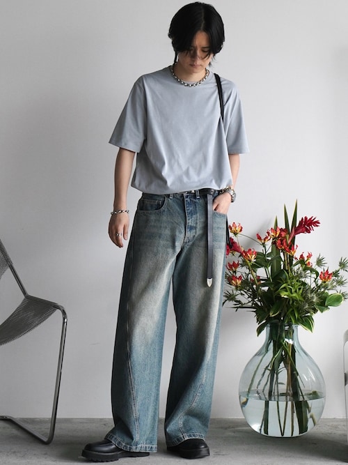 VINTAGE WASHED CURVED DENIM